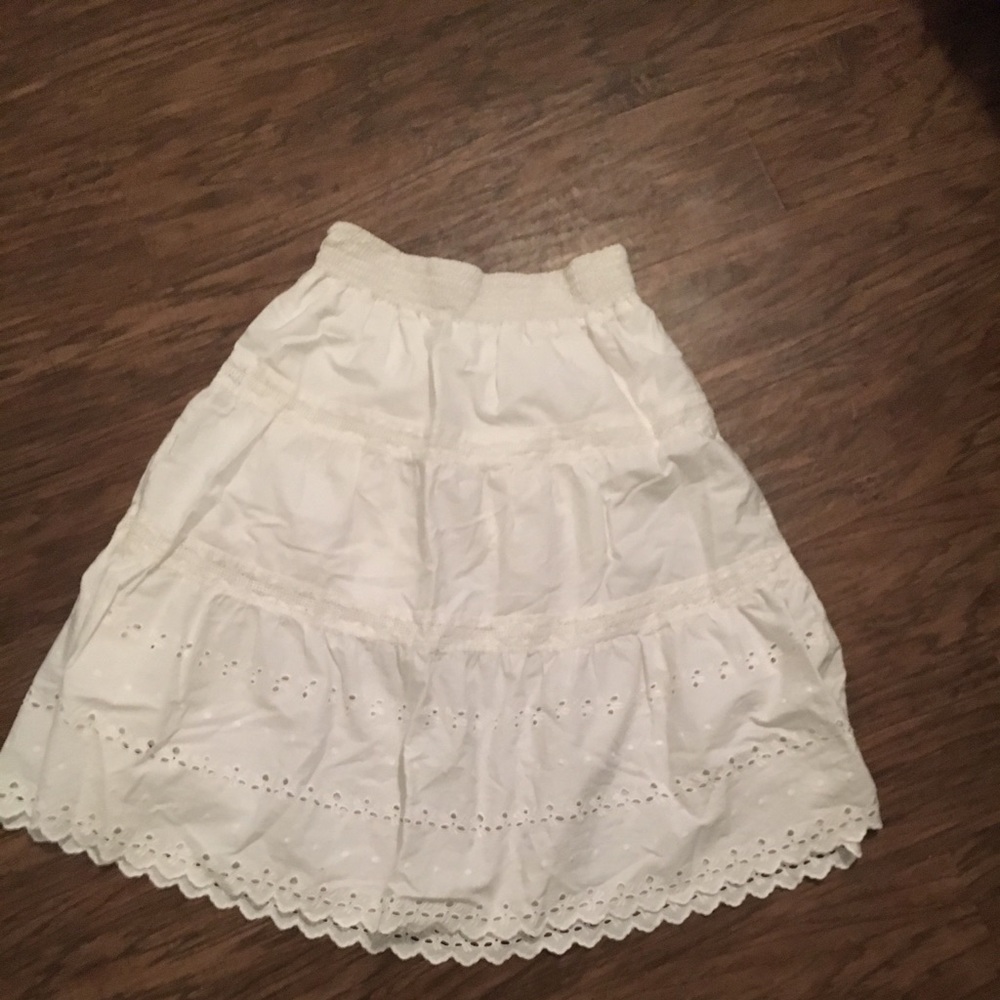 White skirt 👍🏽